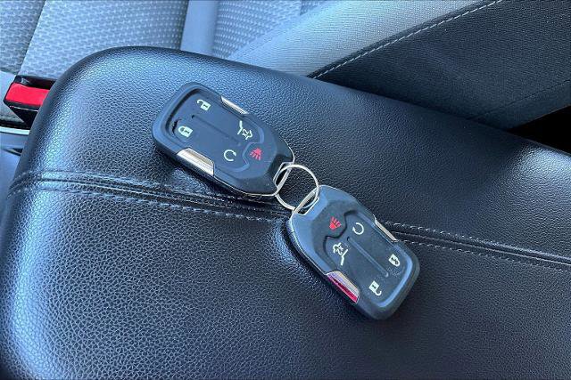 Used 2023 GMC Terrain SLE w/ Driver Convenience Package image 16