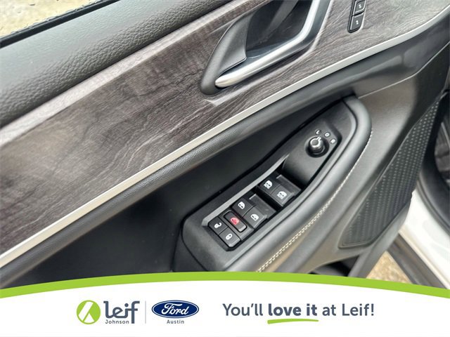 Used 2023 Jeep Grand Cherokee Limited w/ Black Appearance Package image 19