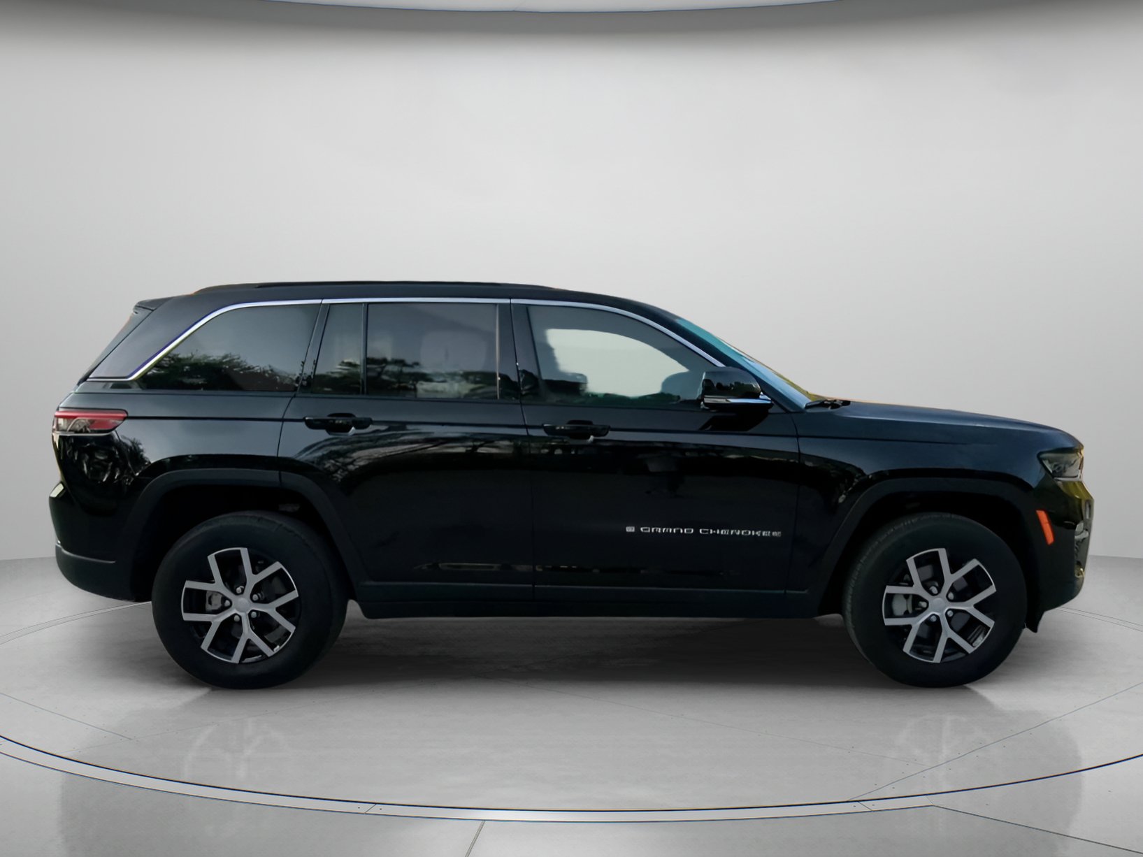 Used 2025 Jeep Grand Cherokee Limited AWD/4WD image 33