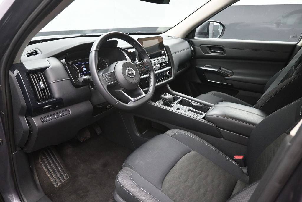 Used 2025 Nissan Pathfinder SV FWD image 23