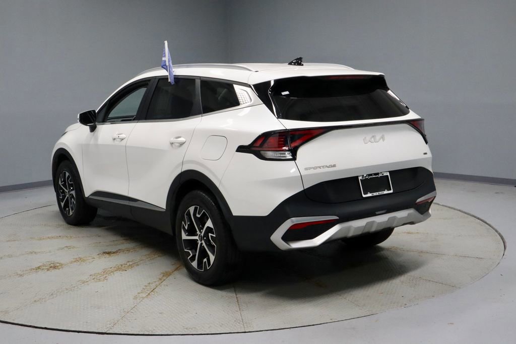 Used 2023 Kia Sportage EX image 3