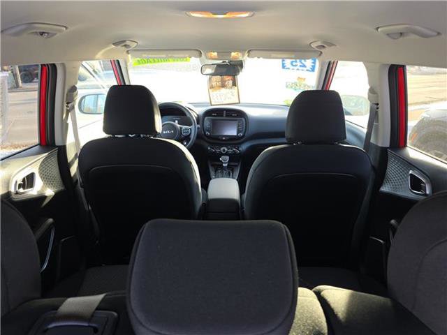 Used 2025 Kia Soul LX image 17