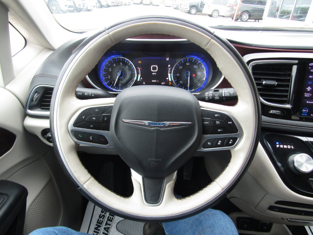 Used 2019 Chrysler Pacifica Limited w/ Tire & Wheel Group FWD image 29