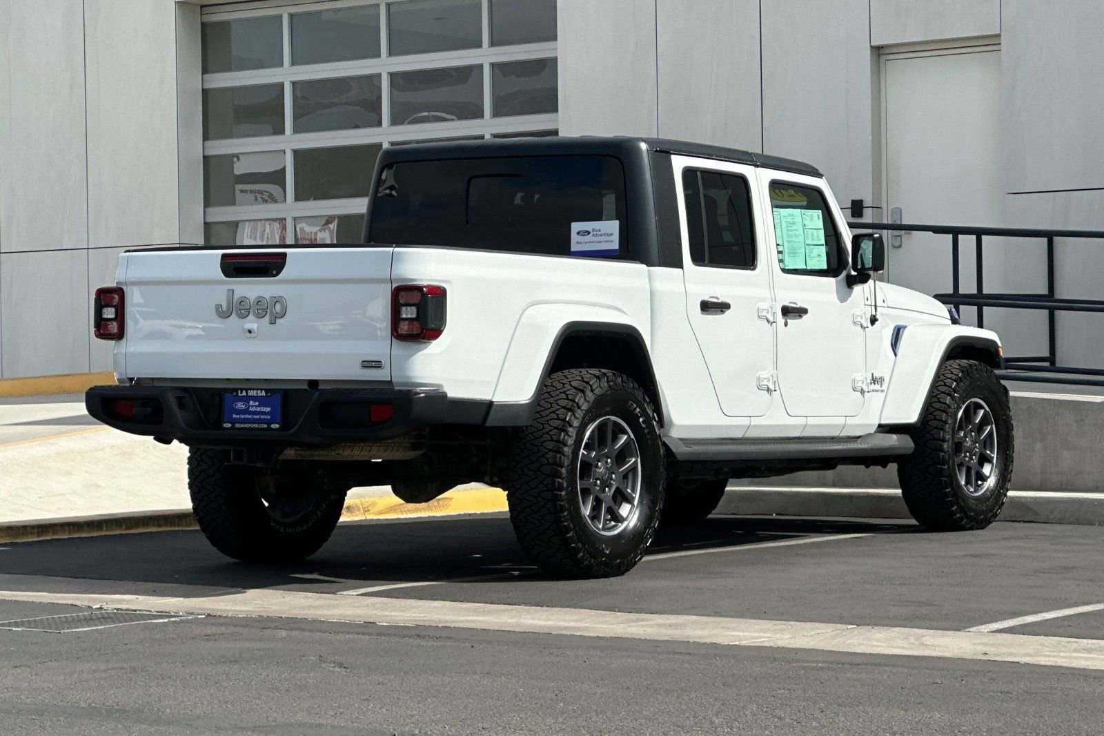 Used 2020 Jeep Gladiator Overland AWD/4WD image 3