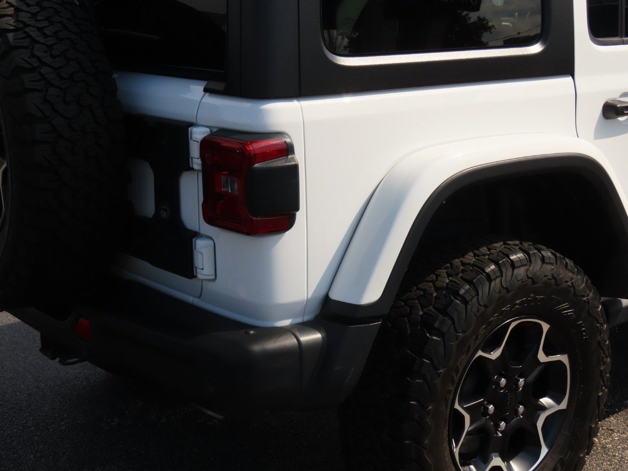 Used 2023 Jeep Wrangler Unlimited Rubicon w/ Steel Bumper Group image 15