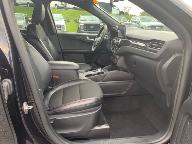 Certified 2025 Ford Escape ST-Line Select AWD/4WD image 16