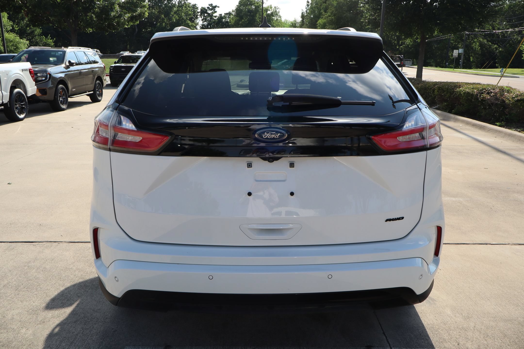 Certified 2022 Ford Edge SE w/ Black Appearance Package AWD/4WD image 4