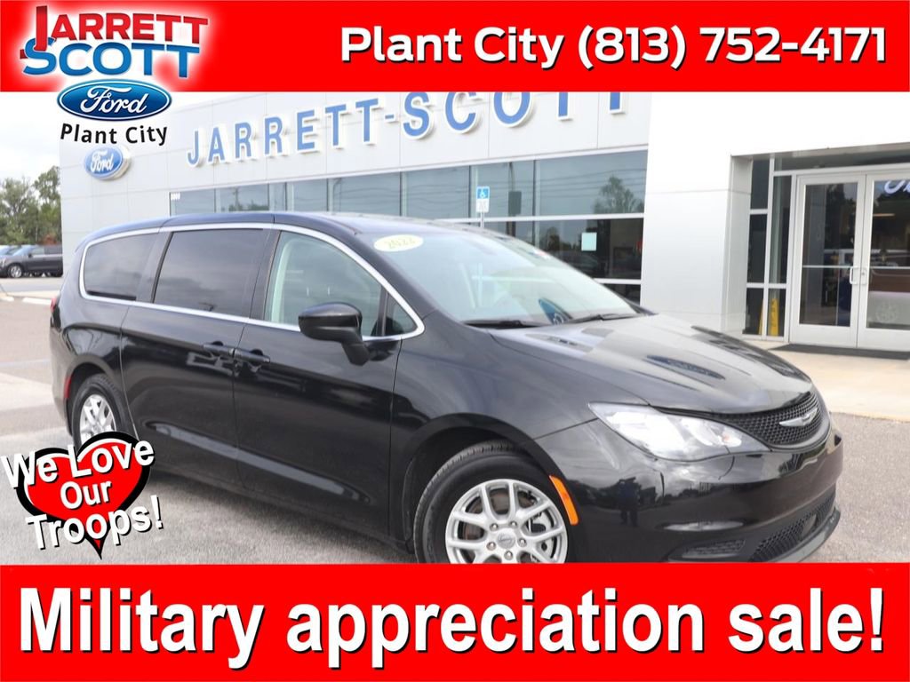 Used 2022 Chrysler Voyager LX FWD image 1