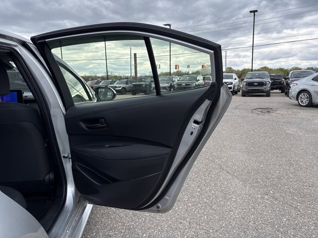 Used 2024 Toyota Corolla LE AWD/4WD image 25