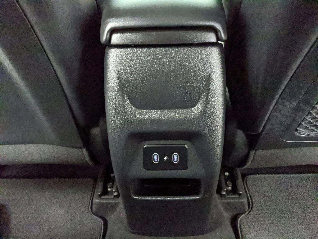 Used 2024 Hyundai Venue Limited image 13