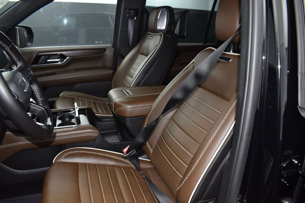 Used 2025 GMC Yukon XL Denali Ultimate AWD/4WD image 10