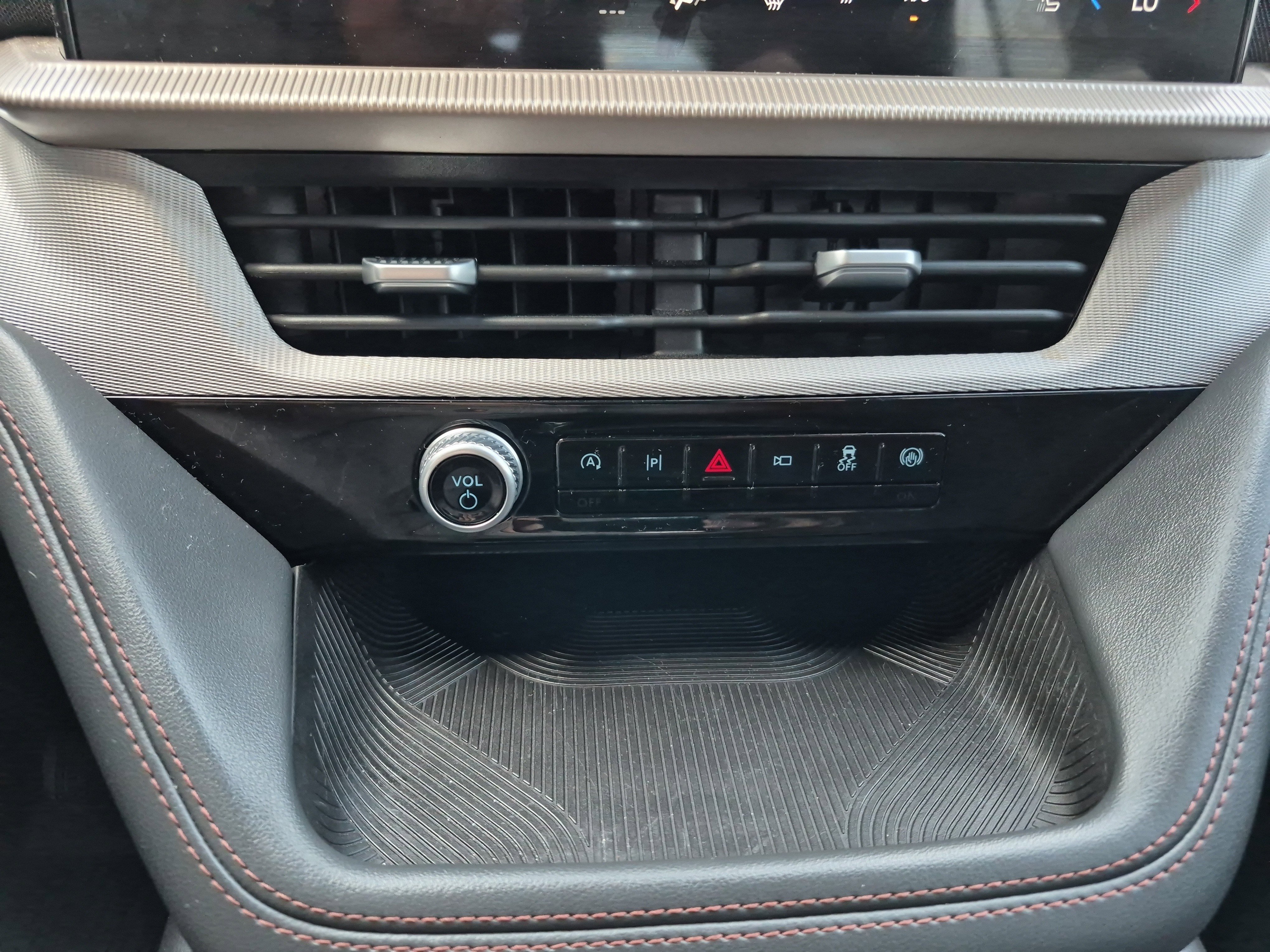 Certified 2025 Ford Explorer Active image 32