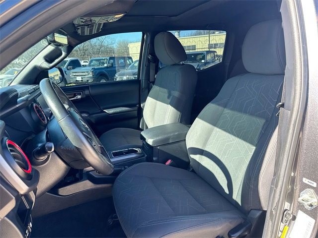 Used 2017 Toyota Tacoma TRD Off-Road image 18