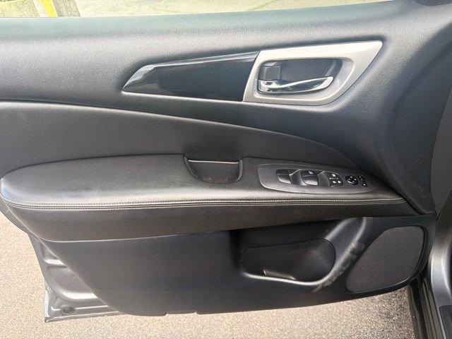 Used 2019 Nissan Pathfinder S AWD/4WD image 21
