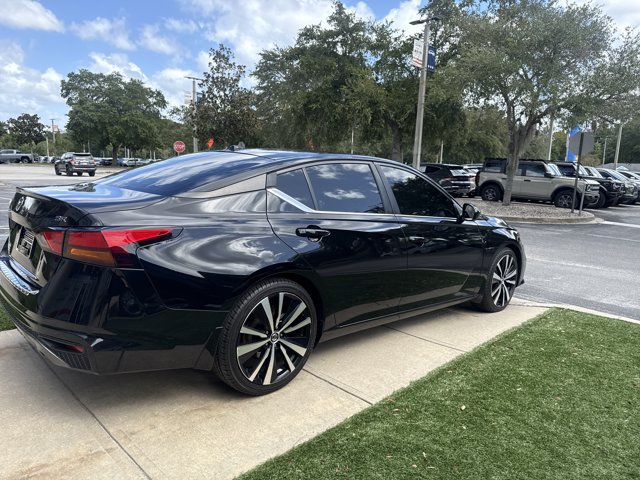 Used 2021 Nissan Altima 2.5 SR FWD image 2