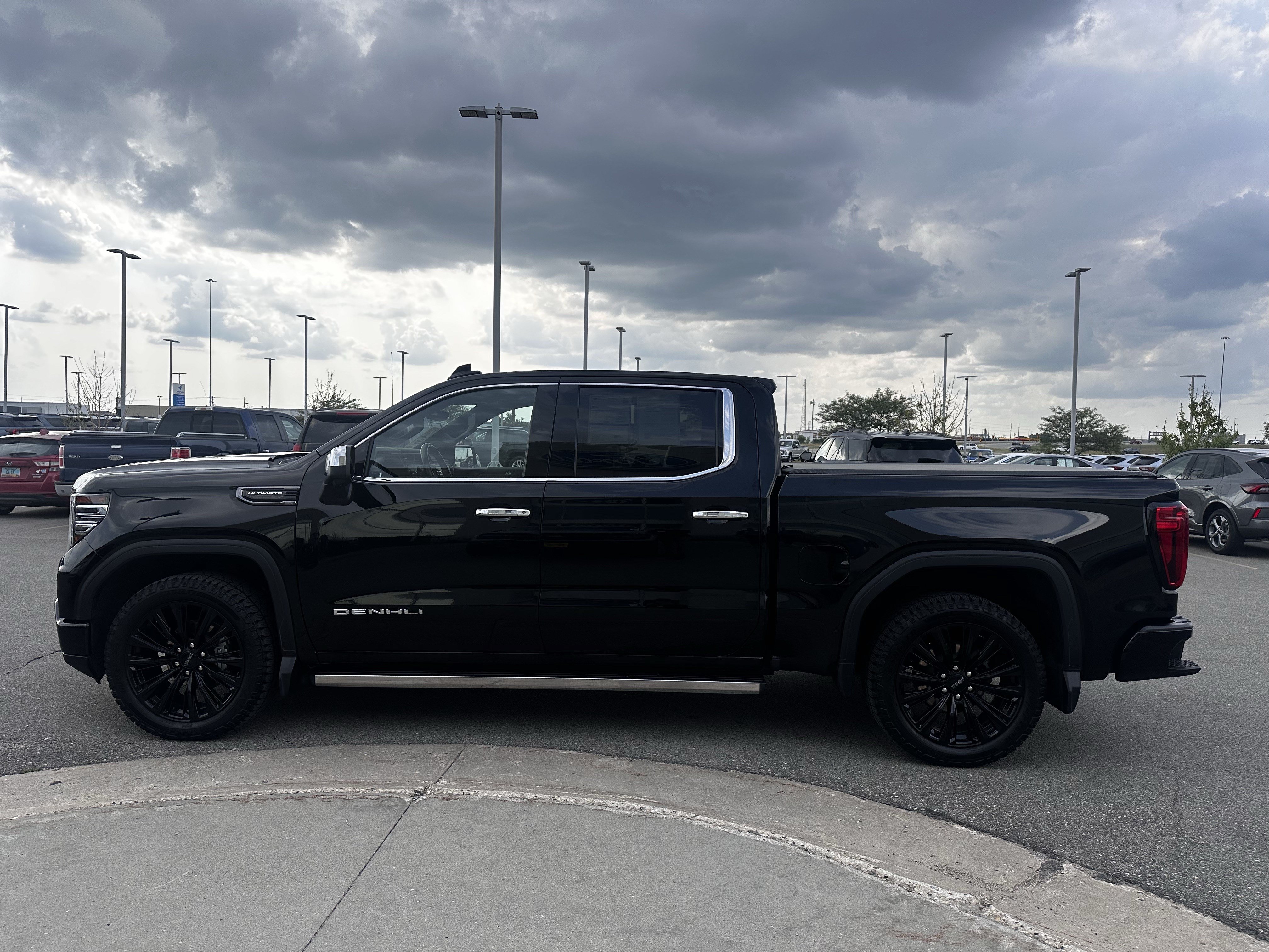 Used 2023 GMC Sierra 1500 Denali Ultimate AWD/4WD image 11