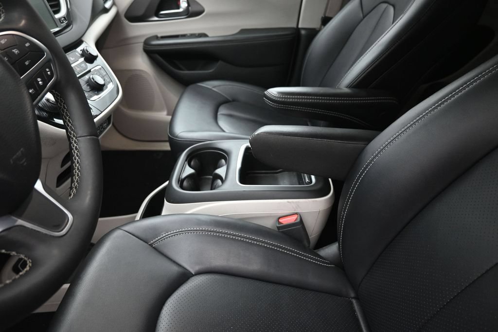 Used 2024 Chrysler Pacifica Touring-L FWD image 20