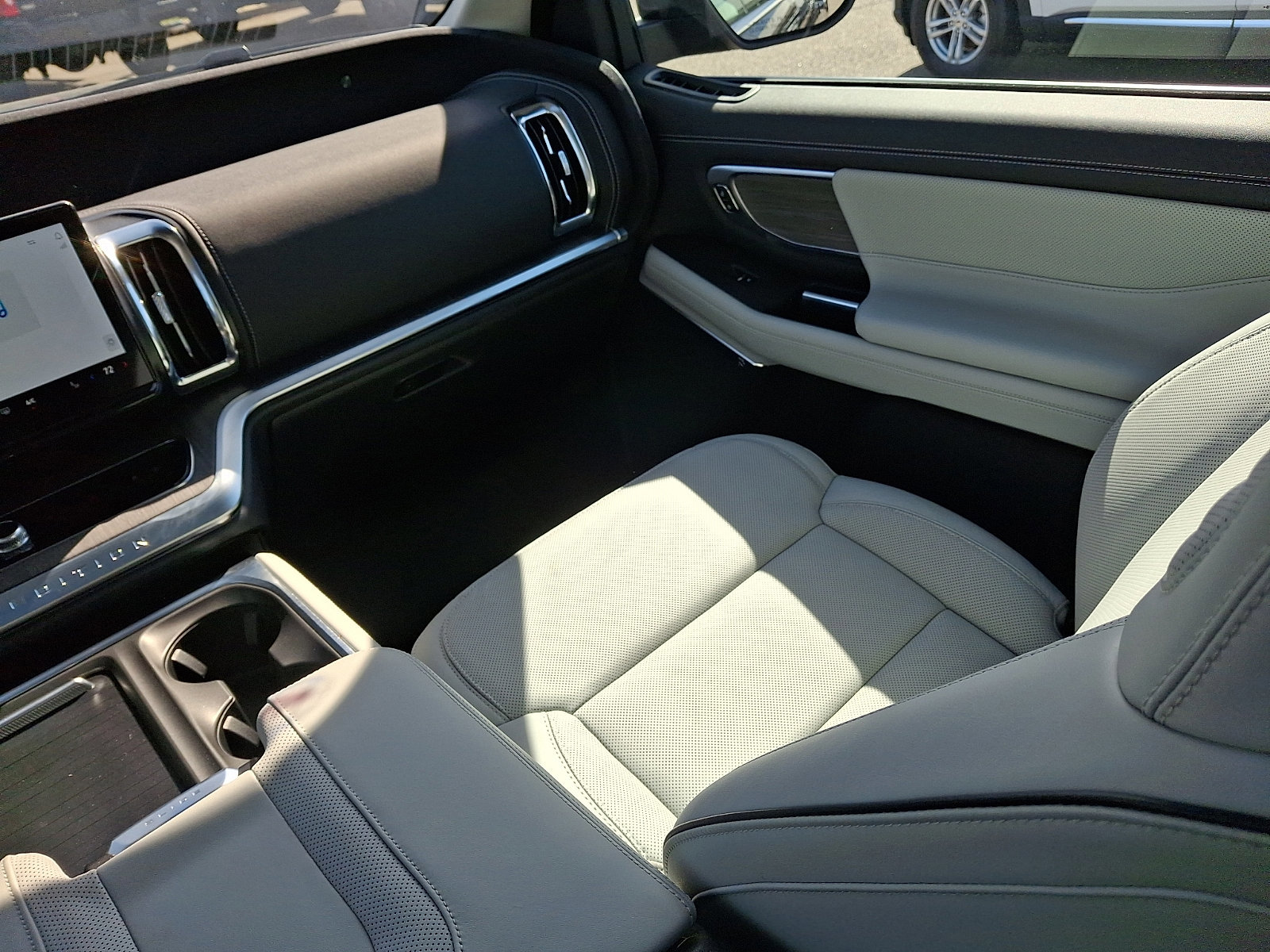 Certified 2025 Ford Expedition Max Platinum w/ Platinum Ultimate Package image 16