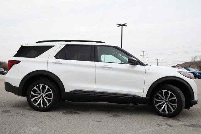 Certified 2025 Ford Explorer ST-Line image 2