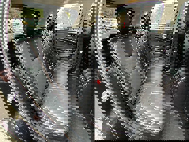 Certified 2018 Ford Edge Titanium w/ Technology Package image 38