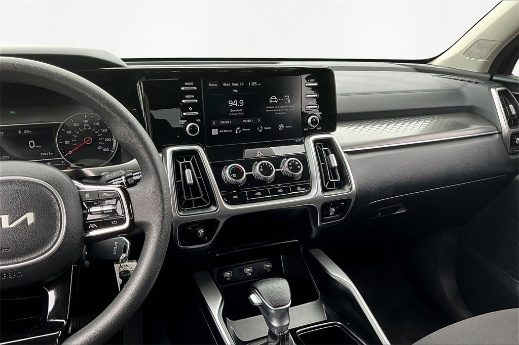 Used 2022 Kia Sorento LX image 8