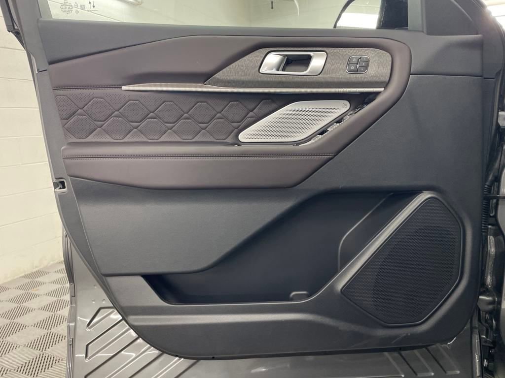 Certified 2025 Ford Explorer Platinum w/ LUX Leather Package image 17