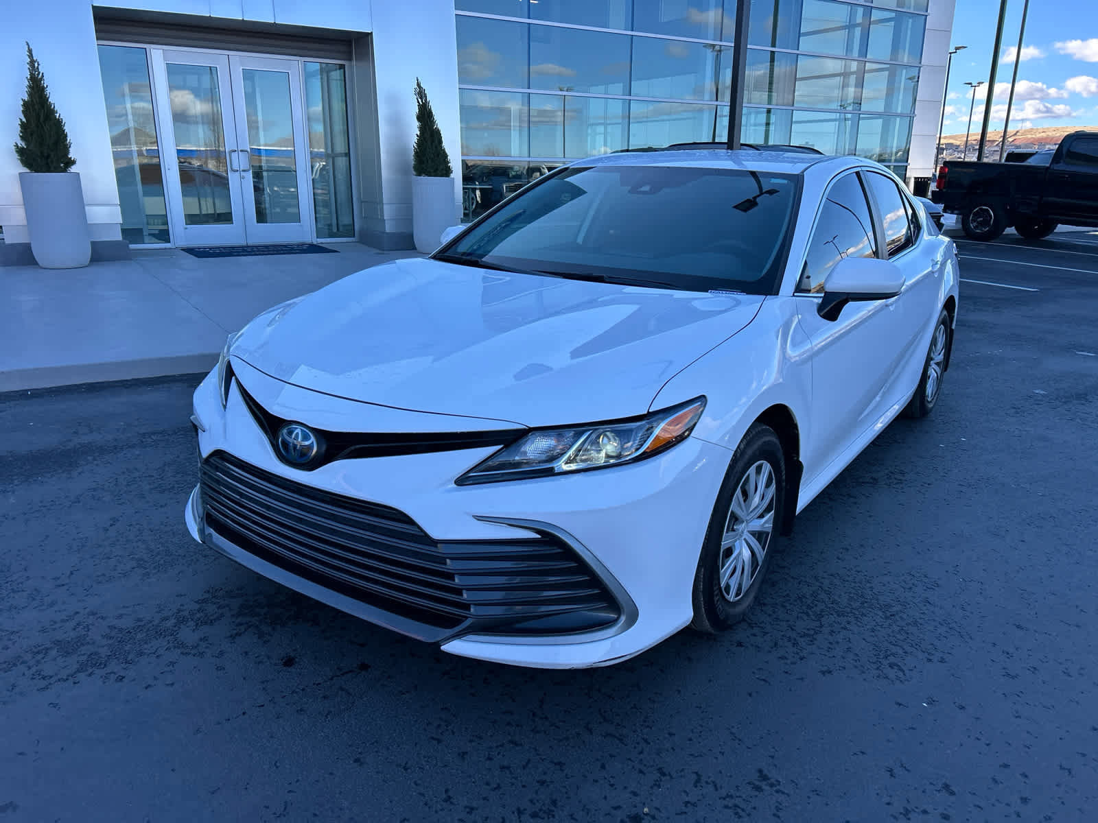 Used 2023 Toyota Camry LE image 3