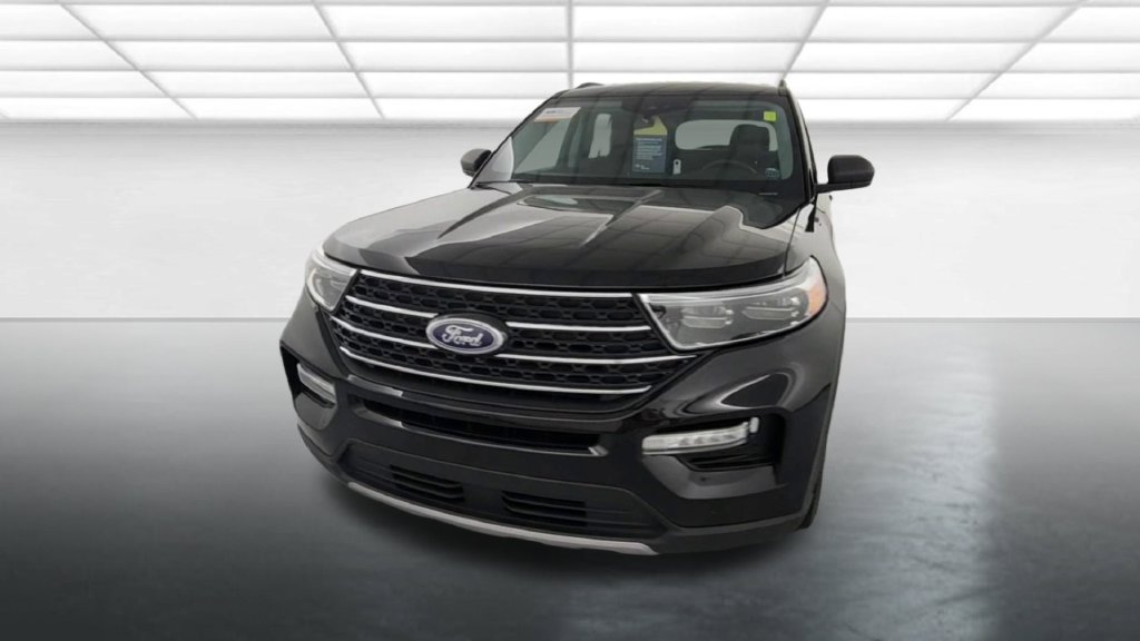 Certified 2024 Ford Explorer XLT w/ Equipment Group 202A AWD/4WD image 4