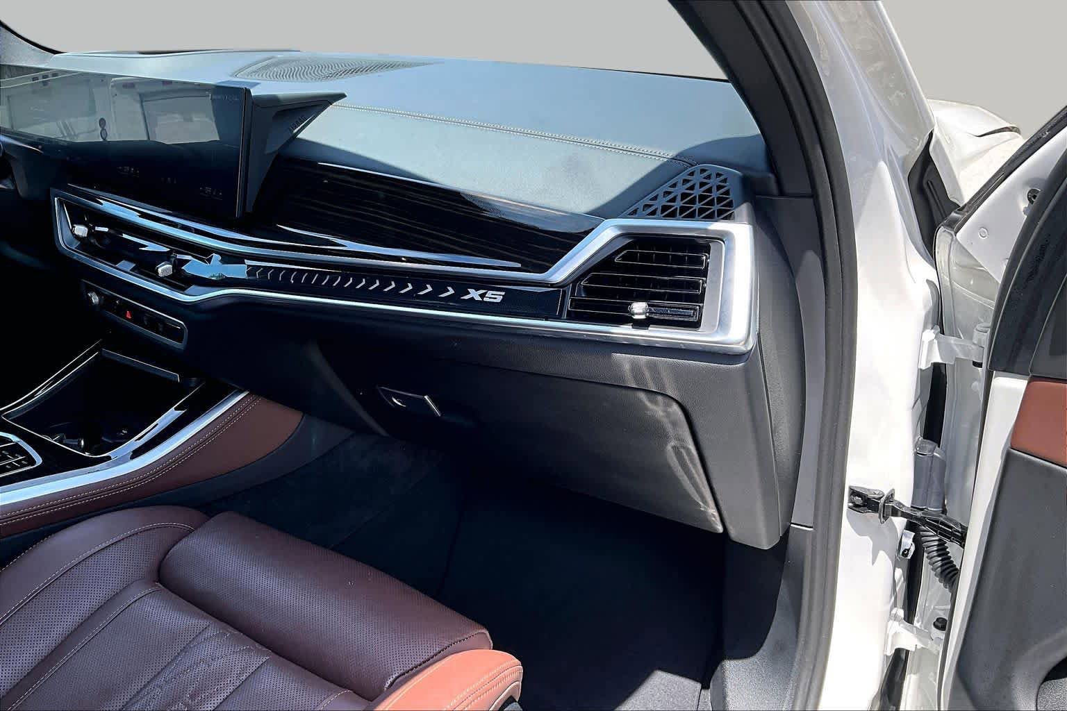 Used 2025 BMW X5 xDrive50e AWD/4WD image 19