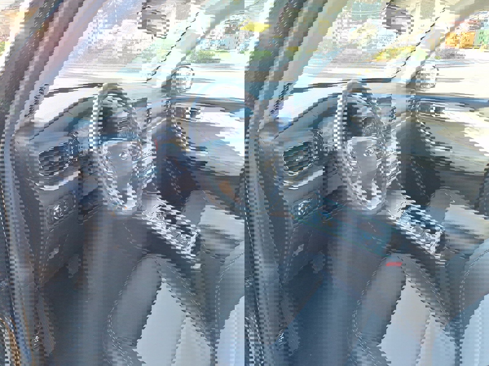 Certified 2022 Ford Explorer XLT w/ Equipment Group 202A image 7