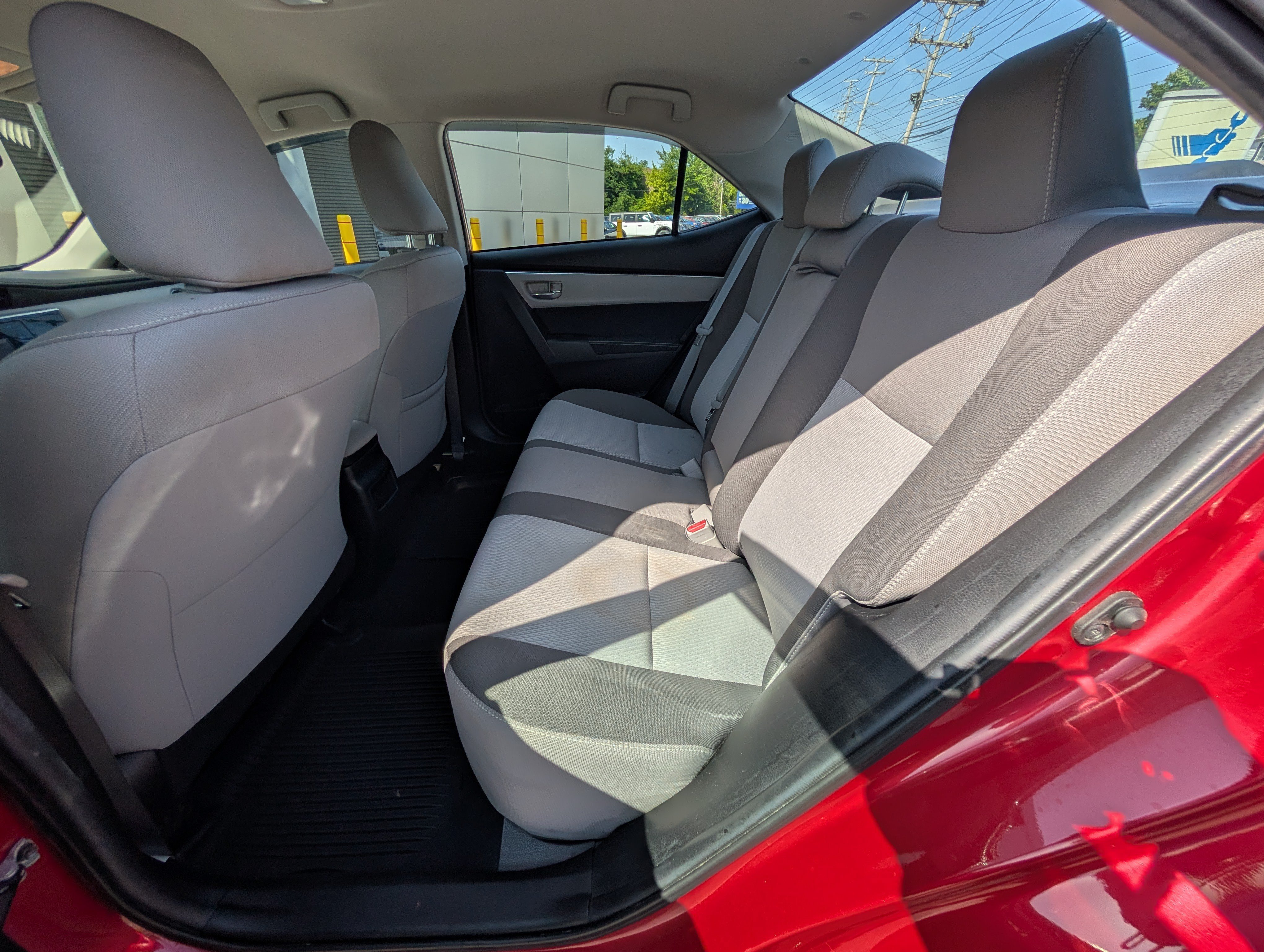 Used 2019 Toyota Corolla LE w/ Carpet Mat Package (TMS) FWD image 15