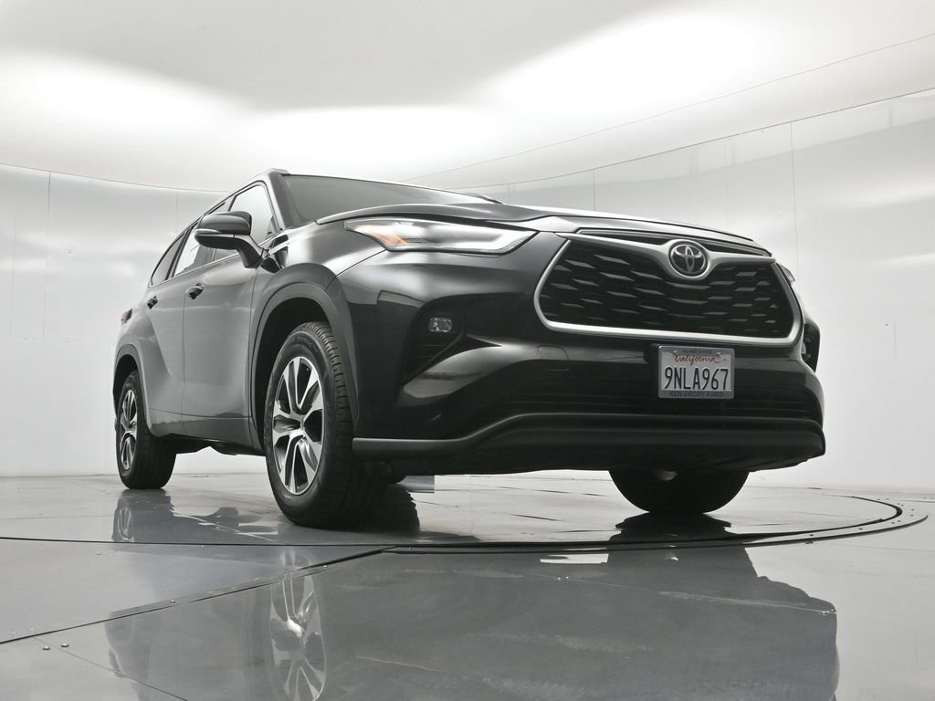 Used 2022 Toyota Highlander XLE FWD image 48