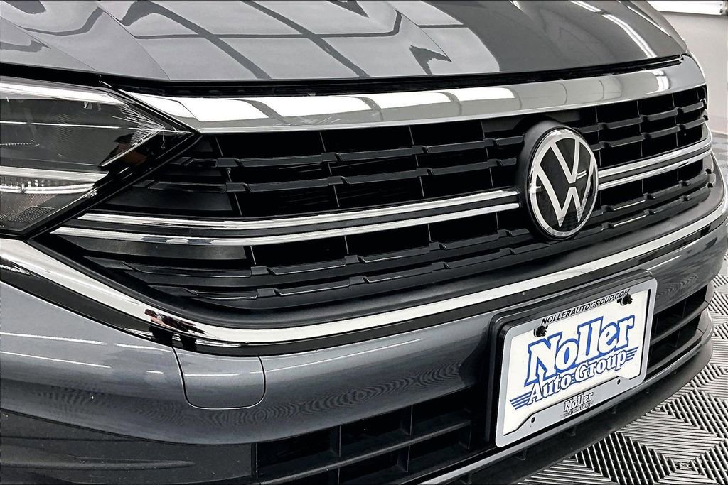 Used 2024 Volkswagen Jetta SE FWD image 28