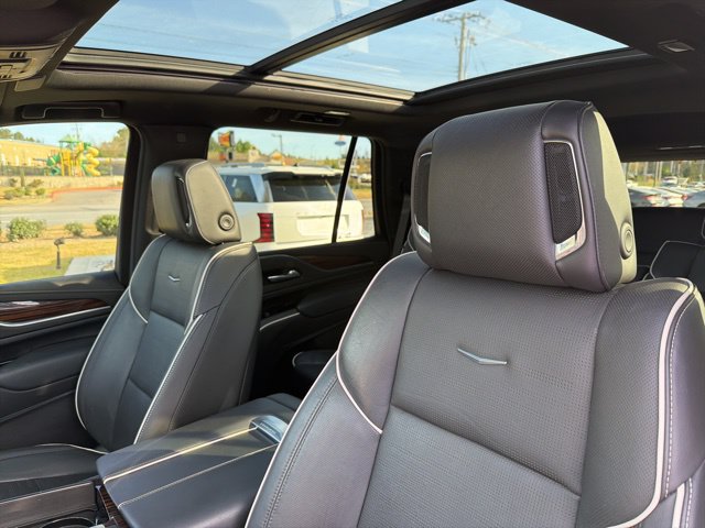 Used 2023 Cadillac Escalade Premium Luxury RWD image 24