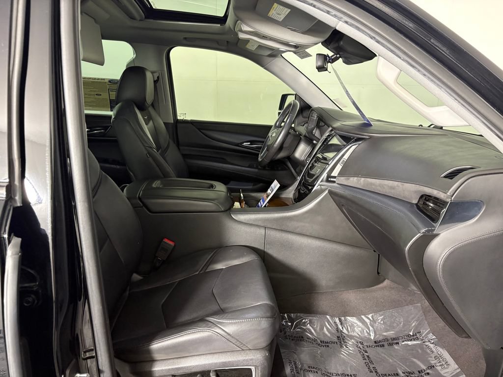 Used 2020 Cadillac Escalade Luxury AWD/4WD image 39