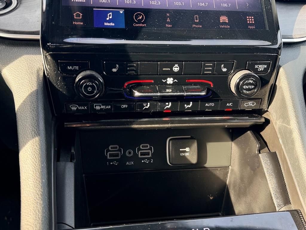 Used 2023 Jeep Grand Cherokee Limited image 19