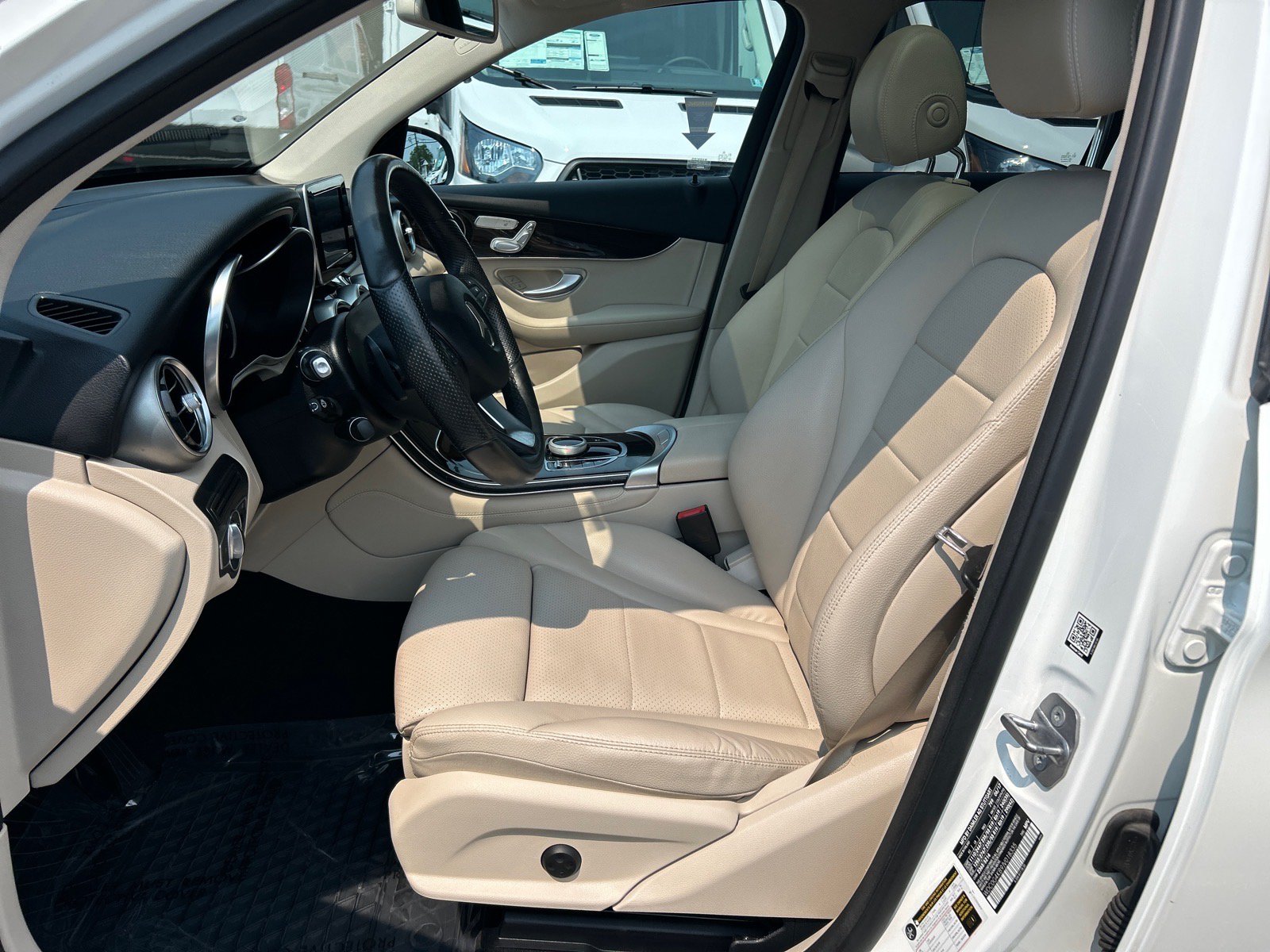 Used 2018 Mercedes-Benz GLC 300 4MATIC image 9
