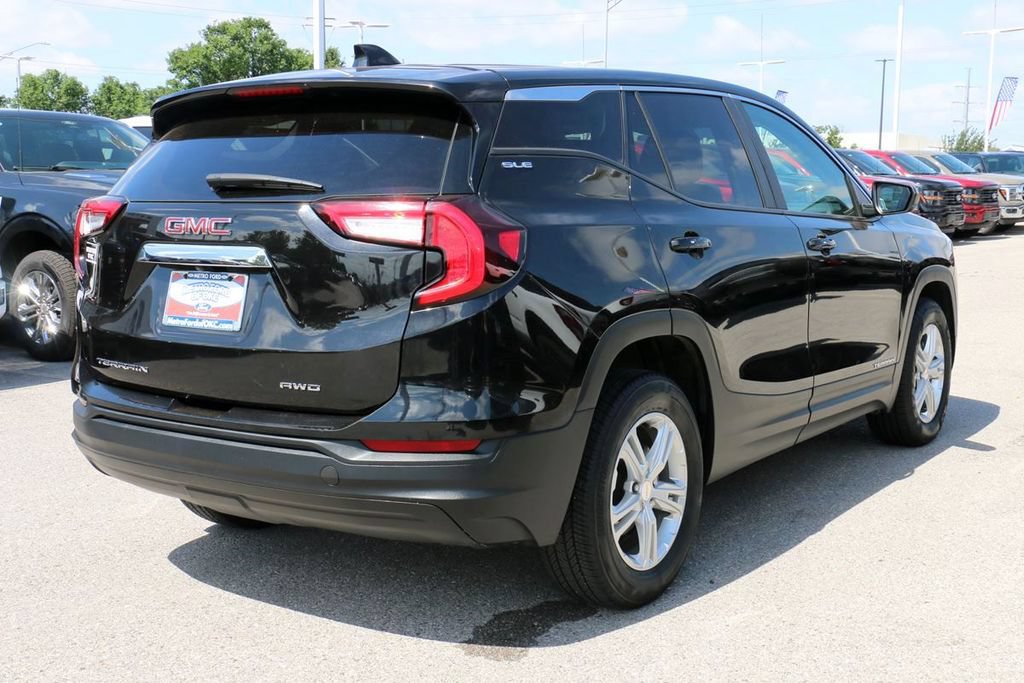Used 2024 GMC Terrain SLE AWD/4WD image 5