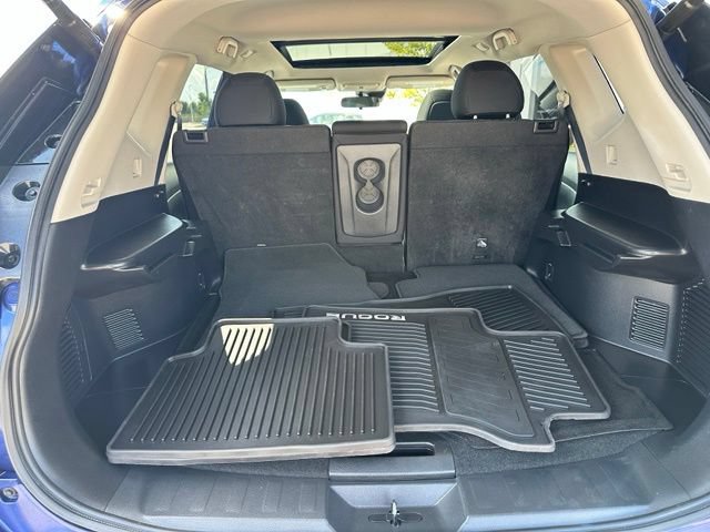 Used 2020 Nissan Rogue SV w/ Sun & Sound Touring Package AWD/4WD image 11