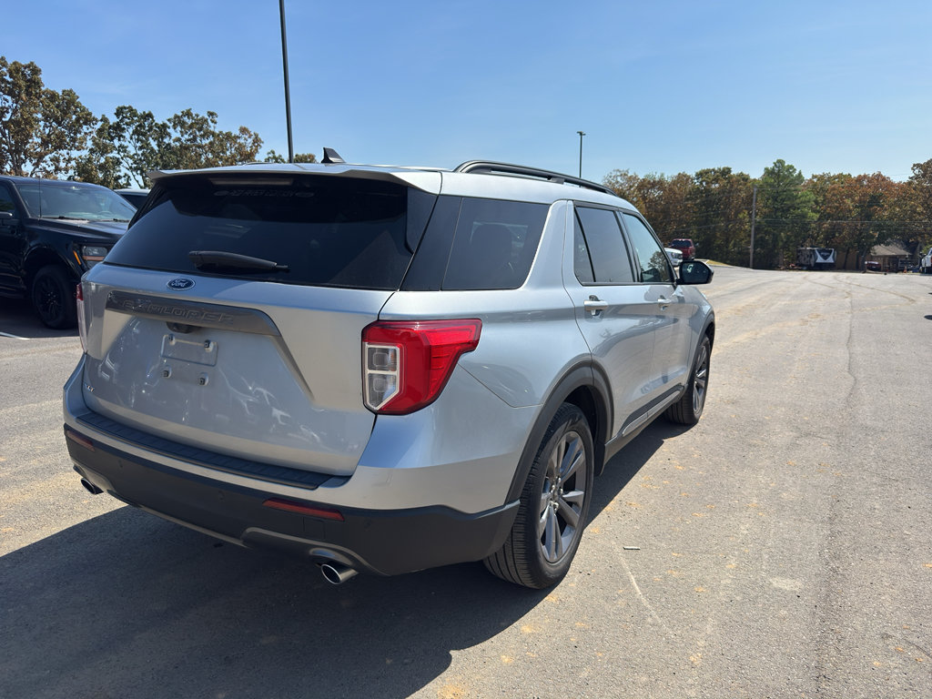 Certified 2023 Ford Explorer XLT w/ Equipment Group 202A RWD image 5