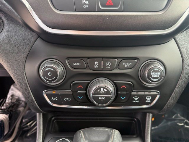 Used 2020 Jeep Cherokee Trailhawk w/ Comfort/Convenience Group AWD/4WD image 23