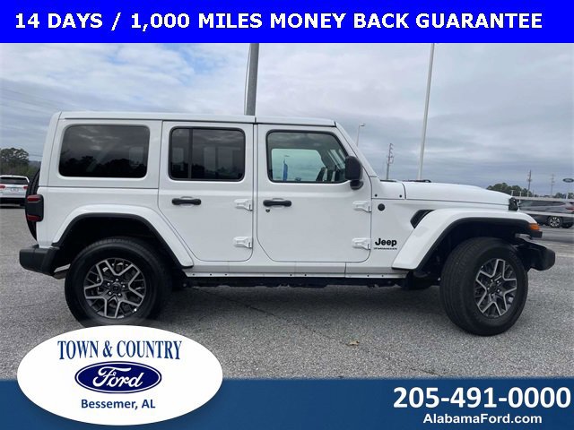 Used 2025 Jeep Wrangler Sahara image 6