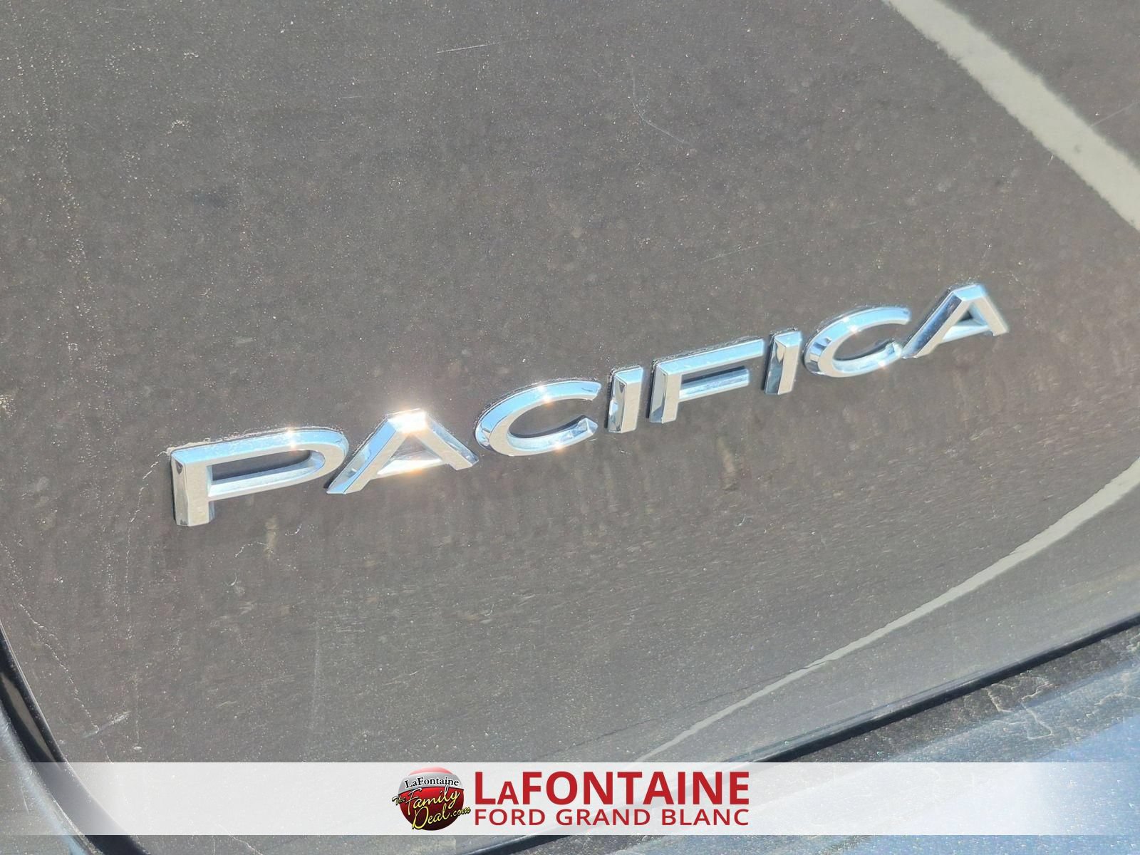 Used 2023 Chrysler Pacifica Touring-L FWD image 10