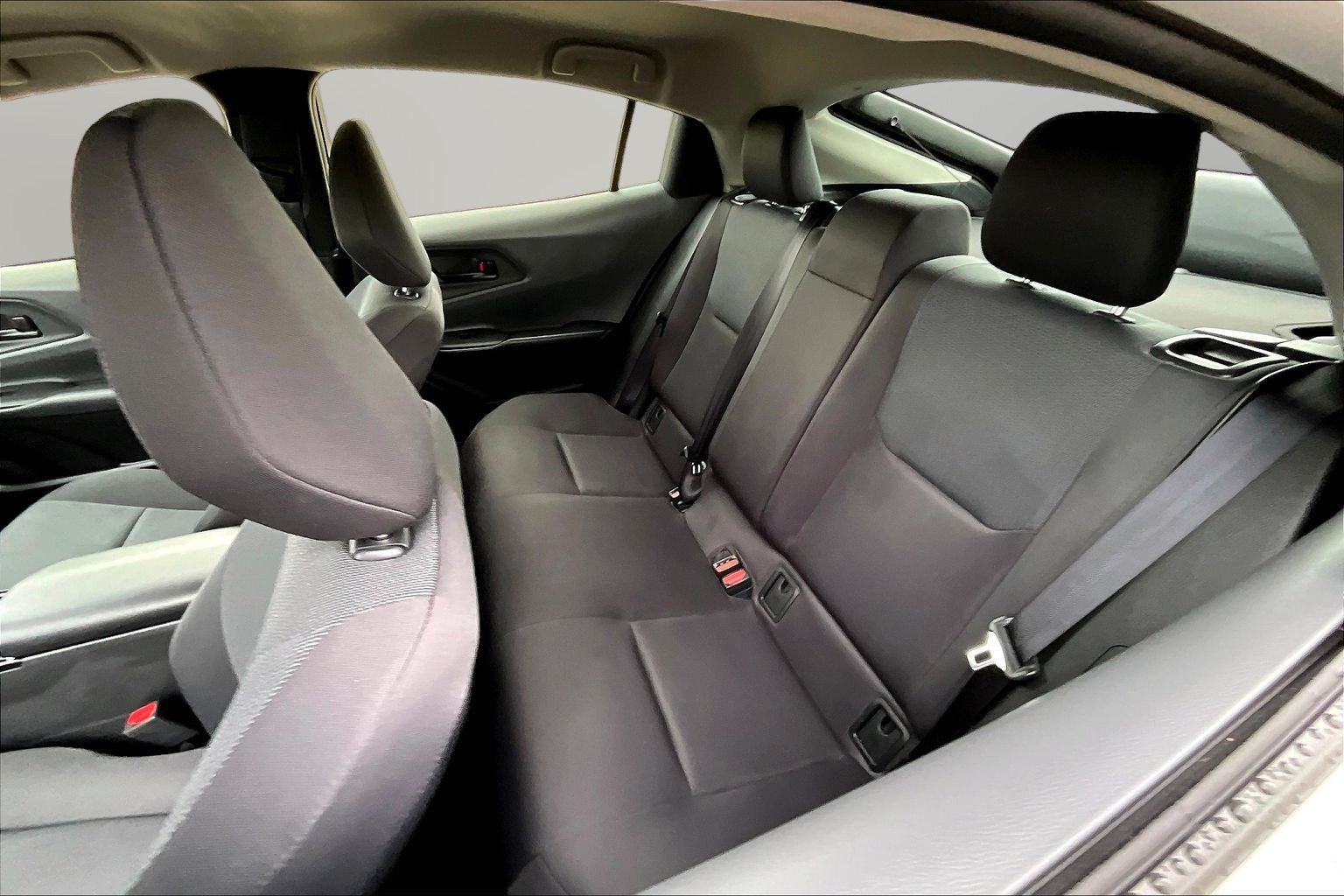 Used 2025 Toyota Prius LE FWD image 18