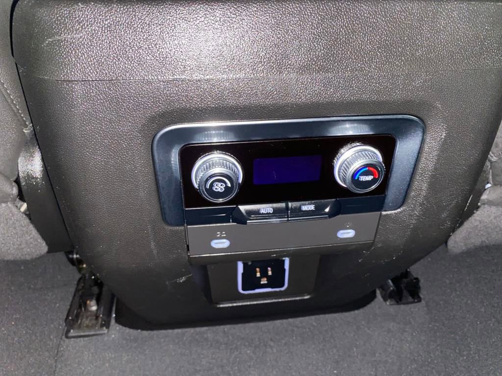 Used 2023 GMC Yukon XL SLT image 28