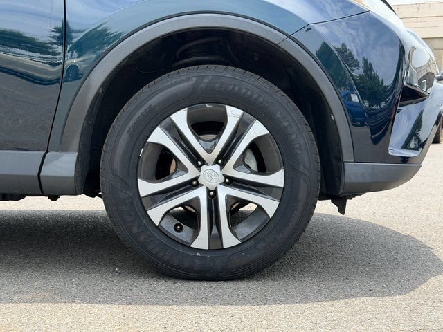 Used 2018 Toyota RAV4 LE FWD image 24