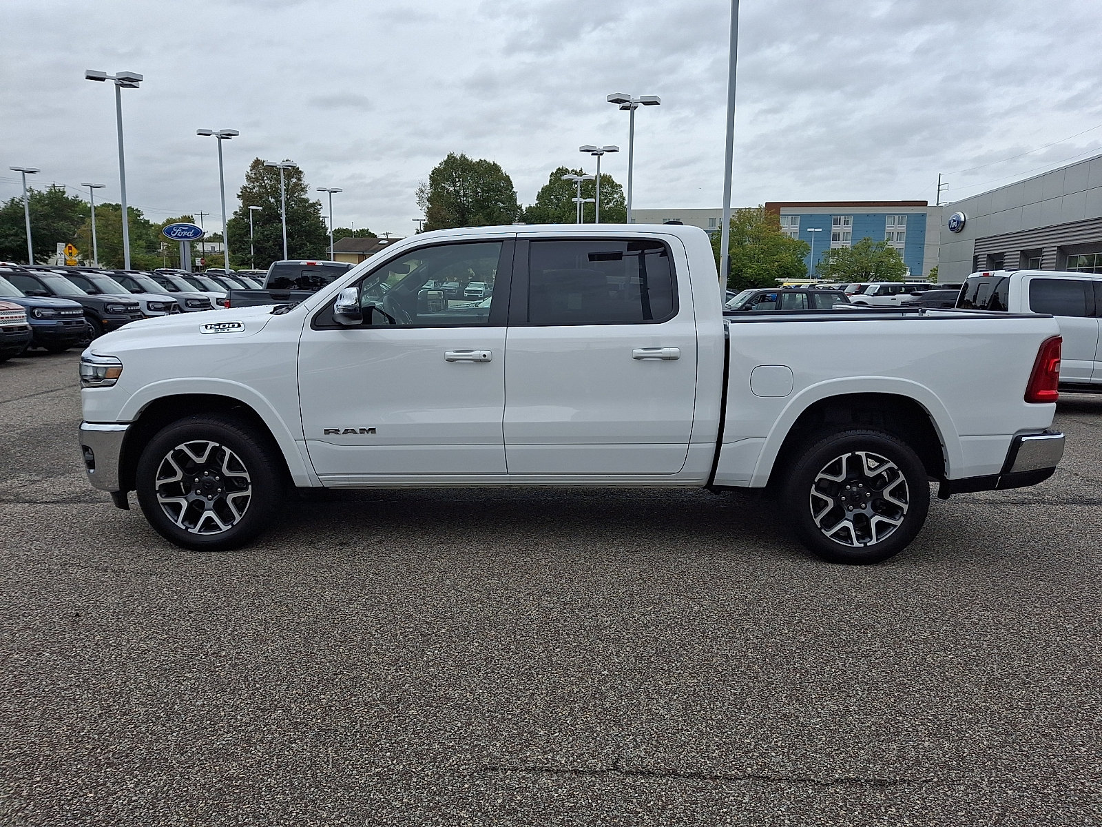 Used 2025 RAM 1500 Laramie AWD/4WD image 6