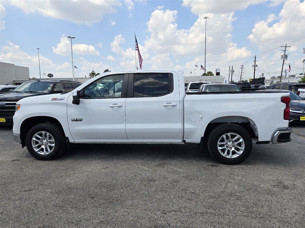 Used 2024 Chevrolet Silverado 1500 LT w/ Z71 Off-Road Package AWD/4WD image 3