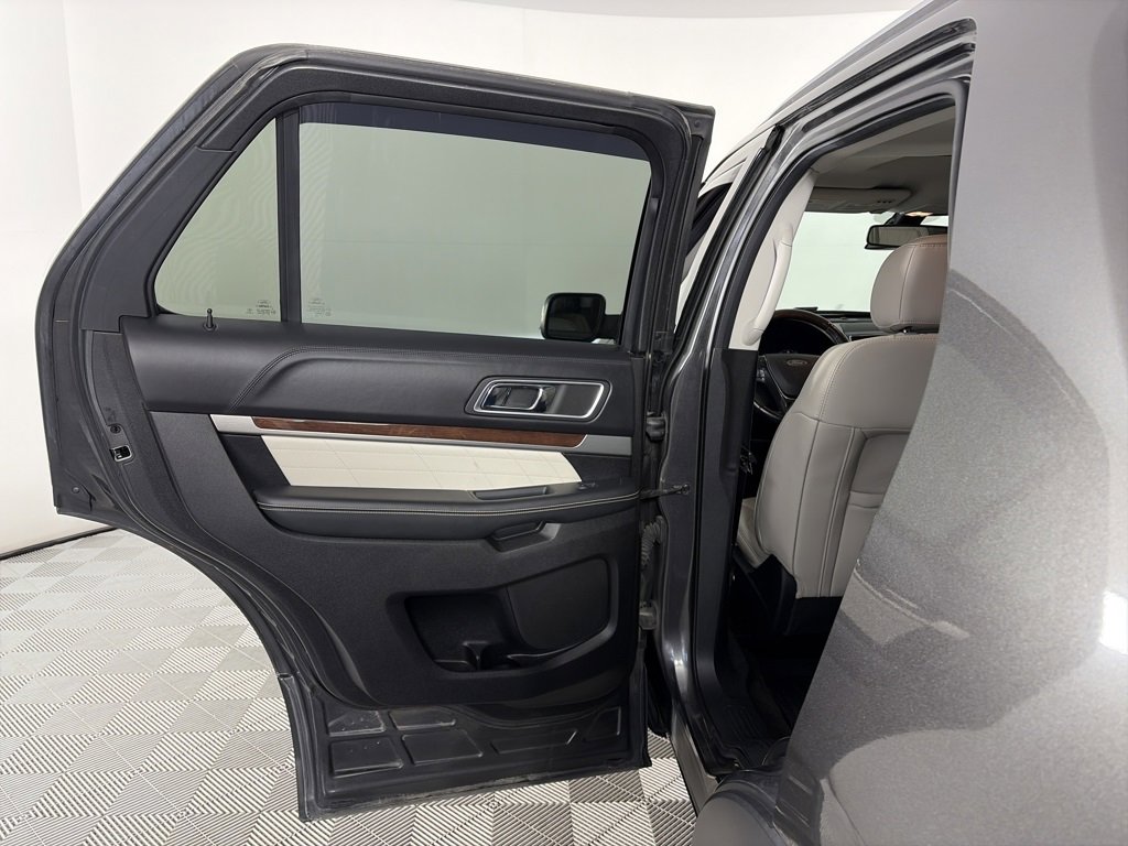 Certified 2017 Ford Explorer Platinum image 12