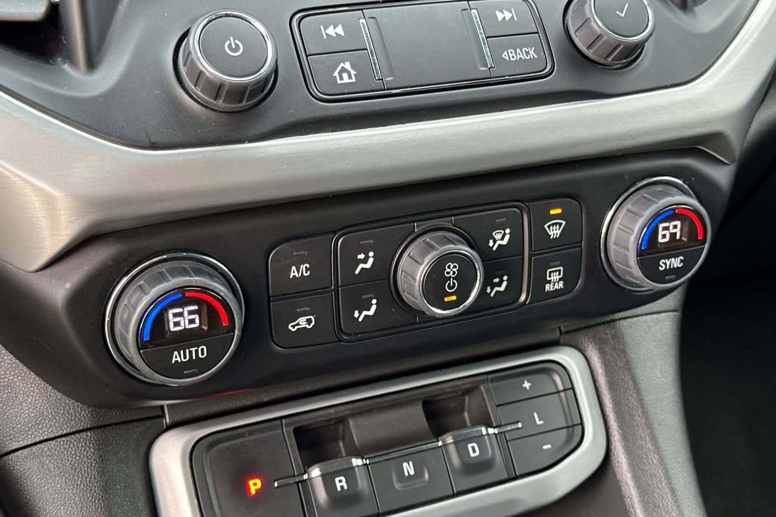 Used 2023 GMC Acadia SLT image 23